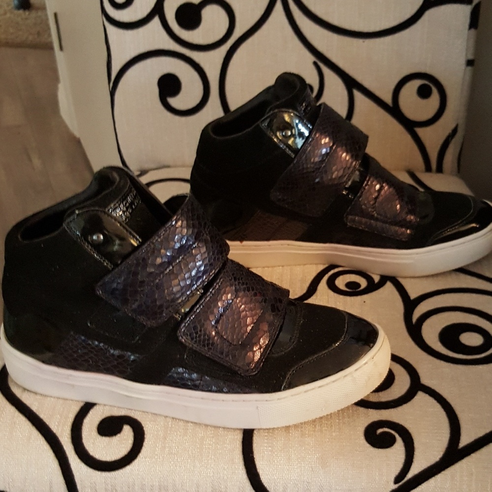 Sketchers shoes